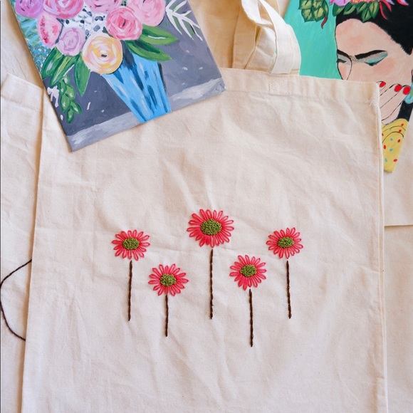 Pink flowers embroidered tote bag, farmer’s market bag, minimalistic tote bag, - Picture 2 of 5